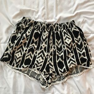 Flowy black&white high-waisted shorts
